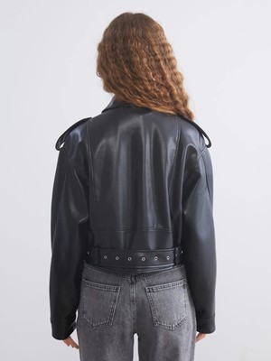 LC Waikiki Siyah Biker Yaka Crop Kadın Deri Görünümlü Ceket