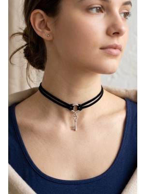 Siyah Süet Çoklu Sıra Choker Kolye - Kalp Anahtar Detaylı Gümüş Rengi Boyunluk
