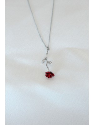 Gümüş Kaplama Kırmızı Gül Figürlü Kadın Kolye