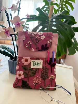 Tadsy Pudra Bahçesi Açık Desenli Kitap Kılıfı Şık ve Koruyucu Cepli Kitap Kılıfı Çok Amaçlı Çanta 19X25 cm