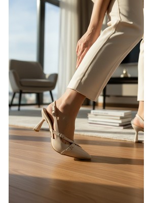 Enoch Sivri Burun Çapraz Bantlı ve Ayarlanabilir Tokalı Orta Boy Topuklu