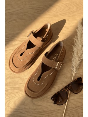 Divolya Naty Taba Süet Zımbalı ( 2 cm Topuklu ) Yuvarlak Burunlu Zımba Detaylı Loafer Ayakkabı