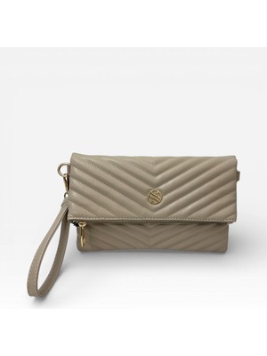 Sanmorris Kadın Suni Deri Kapitone Desenli Çapraz Askılı Mıknatıslı ve Fermuarlı Kum Mat Portföy Çanta