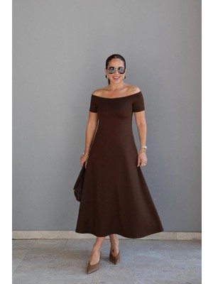 Purple By Banu Kahverengi Kayık Yaka Maxi Elbise