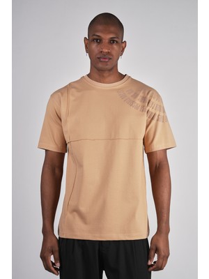 Ex-pent Erkek Dikim Detaylı Regular Kalıp Omuz Flok Baskılı Pamuklu Bej T-Shirt
