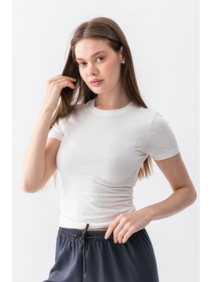 Warasiva Kadın Beyaz %100 Pamuk Ultra Soft Yuvarlak Yaka Kısa Kol Bluz