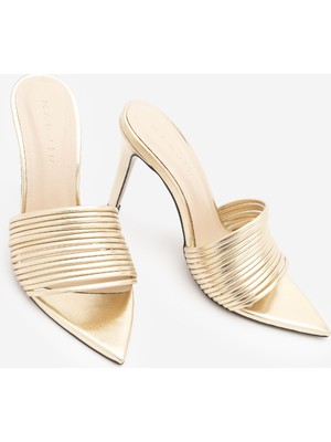 Marjin Kadın Sivri Burun Bantlı Ince Topuklu Terlik Evoris Altın