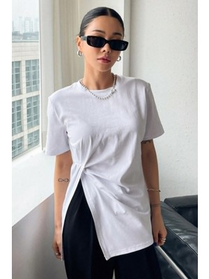 Tarz Cool Kadın Asimetrik Tişört Yırtmaçlı Basic Oversize Kısa Kollu Modern Şık T-Shirt