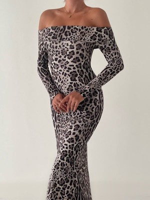 Ru Collective Kadın Madonna Yaka Dalgıç Kumaş Leopar Desen Maxi Boy Derin Yırtmaçlı Elbise
