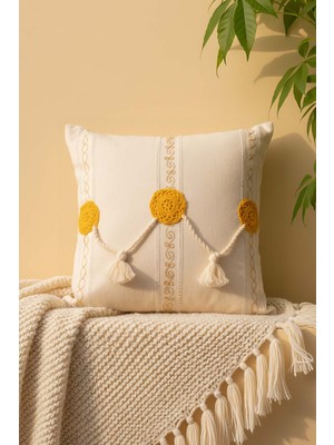 Sarı Motifli Püsküllü Dekoratif Kırlent Kılıfı