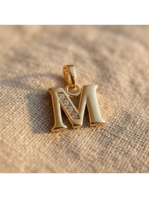 Zeino M Harfi Zirkon Taş Detaylı Kolye Ucu - 14K Altın Rengi Kaplama, 1,9 cm