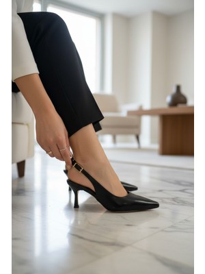 Enoch Sivri Burun Arka Kemerli ve Ayarlanabilir Tokalı Ince Topuklu Ayakkabı