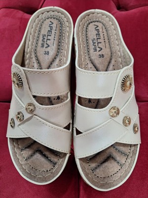 maxxi Kadın Anatomik Tabanlı Günlük Terlik - Altın Aksesuar Detaylı Ortopedik Terlik