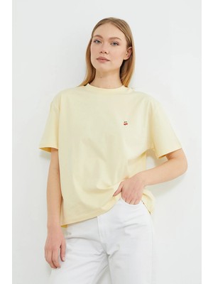 FullaModa Kiraz Aksesuarlı Bisiklet Yaka Tişört