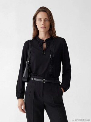 LC Waikiki Lcw Grace Siyah Fırfırlı Bağlamalı Yaka Taşlı Bluz