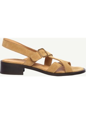 Yargıcı Çapraz Bantlı Kısa Topuklu Süet Sandalet