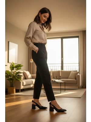 Yazın Ayakkabıları Siyah Arkası Fiyonk Detaylı Kısa ve Kalın Topuklu Ayakkabı