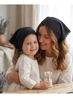 Mufin Collection Anne Kız Kombin Üçgen Muslin Bandana | Dantelli – Pamuklu Kumaş