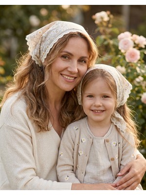 Anne Kız Kombin Bandana – Pamuklu Papatya Desenli Dantelli Bağlamalı Saç Bandı Seti