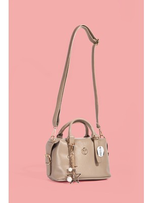 Westbag Kadın Parlak Rugan Deri Star Charm Detaylı El ve Omuz Askılı Çanta