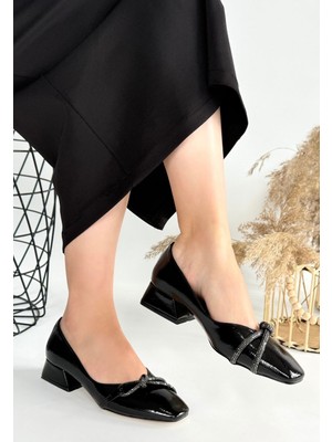 Modanı Seç Estay Siyah Rugan Topuklu Ayakkabı