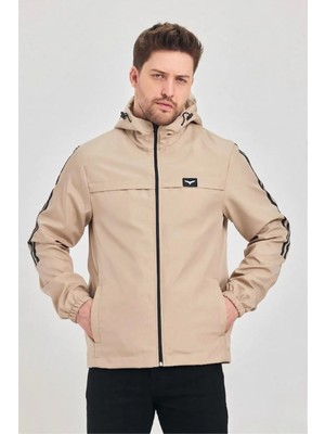 Level High Erkek Spor Yağmurluk Bej – Kapüşonlu, Siyah Şerit Detaylı, Hafif Rüzgarlık, Outdoor Mevsimlik