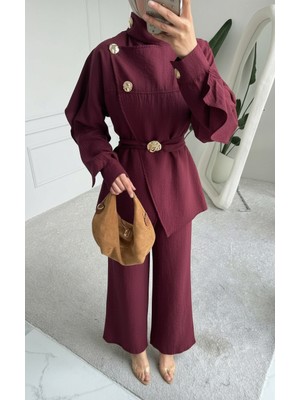 Cardella Perla Pelerin Detaylı Kemerli Gold Düğmeli Ikili Takım – Şık ve Modern Kombin