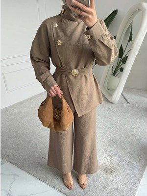 Cardella Perla Pelerin Detaylı Kemerli Gold Düğmeli Ikili Takım – Şık ve Modern Kombin