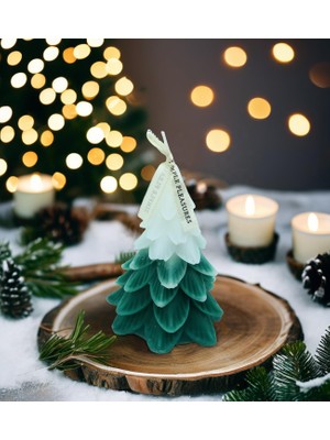 TeknoKapsül Çam Ağacı Şeklinde Dekoratif Renkli Mum – Yılbaşı Temalı (Yeşil-Beyaz)