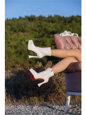 Ayakkabı Ateşi Beyaz Rugan Platform Tasarım Kadın Çizme Orta Topuklu Ayakkabı Spaces