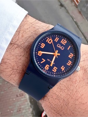 Q&Q Su Geçirmez Unisex Kol Saati 3b1091