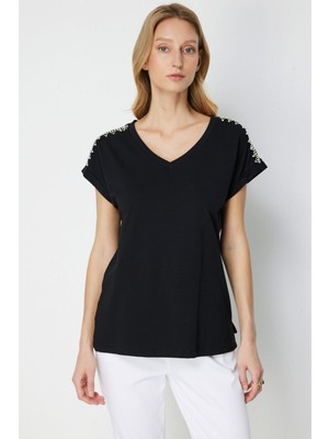 On Kadın Omuzları Taşlı V Yaka Pamuklu T-Shirt 71415 Siyah