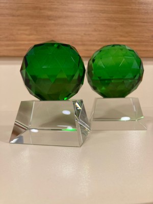 Plus Home Dekoratif Kristal 2'li Küre Obje Renk Yeşil Şeffaf Yükseklik 12 ve 11 cm Çapı 10 cm