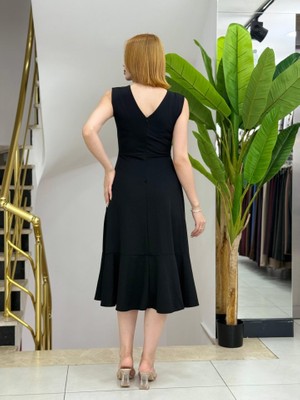 Meğdaix Kadın Sıfır Kollu Belden Büzgülü Eteği Volanlı Asimetrik Kesim Midi Janjan Krep Elbise