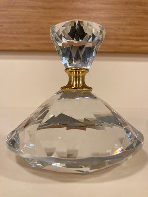 Plus Home Dekoratif Kristal Piramit Model Şişe Renk Şeffaf Altın Yükseklik 10 cm Çapı 11 cm
