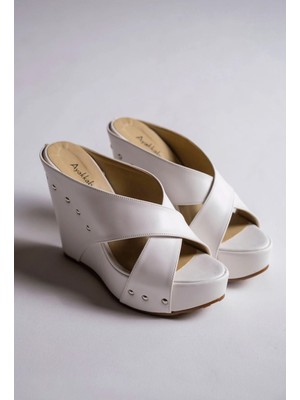 Ayakkabı Ateşi Sareks Beyaz Cilt- Gümüş Trok Dolgu Topuklu Terlik