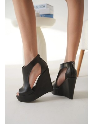 Ayakkabı Ateşi Kadın Siyah Cilt Mantar Dolgu Topuklu Terlik Maya