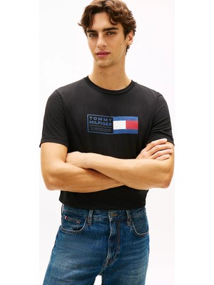 Tommy Hilfiger Erkek Regular Fit Logo Bayrak Baskılı Pamuklu Yuvarlak Yakalı Kısa Kollu Siyah T-Shirt MW0MW42366-BDS