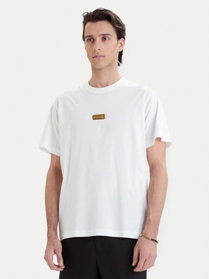 Versace Erkek Metalik Logo Desenli Normal Kalıp Yuvarlak Yakalı Pamuklu Kısa Kollu Beyaz T-Shirt 80GAHT05 CJ00T-G03