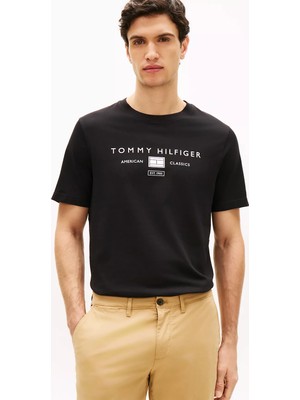 Tommy Hilfiger Erkek Normal Kesim Baskılı Pamuklu Yuvarlak Yakalı Kısa Kollu Siyah T-Shirt MW0MW42365-BDS