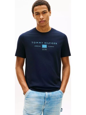 Tommy Hilfiger Erkek Normal Kesim Baskılı Pamuklu Yuvarlak Yakalı Kısa Kollu Lacivert T-Shirt MW0MW42365-DW5