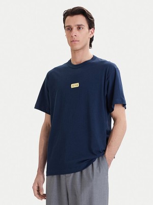 Versace Erkek Metalik Logo Desenli Normal Kalıp Yuvarlak Yakalı Pamuklu Kısa Kollu Mavi-Gold T-Shirt 80GAHT05 CJ00T-G83