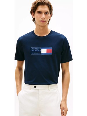 Tommy Hilfiger Erkek Regular Fit Logo Bayrak Baskılı Pamuklu Yuvarlak Yakalı Kısa Kollu Lacivert T-Shirt MW0MW42366-DW5
