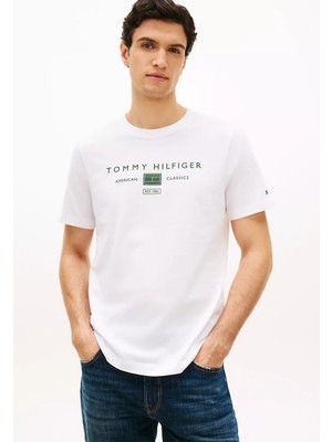 Tommy Hilfiger Erkek Normal Kesim Baskılı Pamuklu Yuvarlak Yakalı Kısa Kollu Beyaz T-Shirt MW0MW42365-YBR