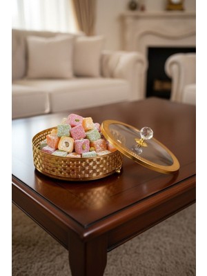 Bereketli Store Aynalı Gold Cam Kapaklı Elmas Kulplu Örgü Detaylı Dekoratif Ayaklı Sunumluk