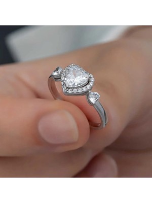 Inure Jewelry Gümüş Beyaz Taşlı Kalpli Kadın Yüzük