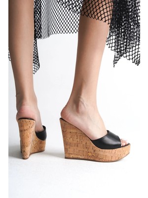 Ayakkabı Ateşi Kadın Siyah Cilt Mantar Dolgu Topuklu Terlik Adoles