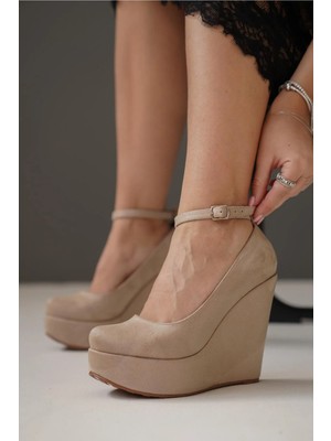 Ayakkabı Ateşi Ten Süet Dolgu Topuklu Bot Pihu