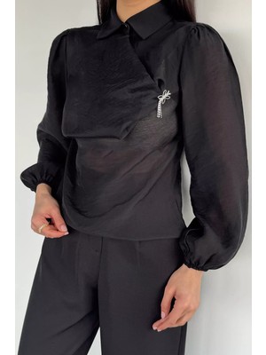 Gülseli Kadın Degaje Yaka Broş Detaylı Bluz P-00020980