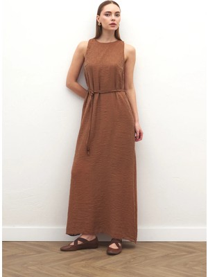 Sateen Kemer Detaylı Uzun Elbise - Kahve